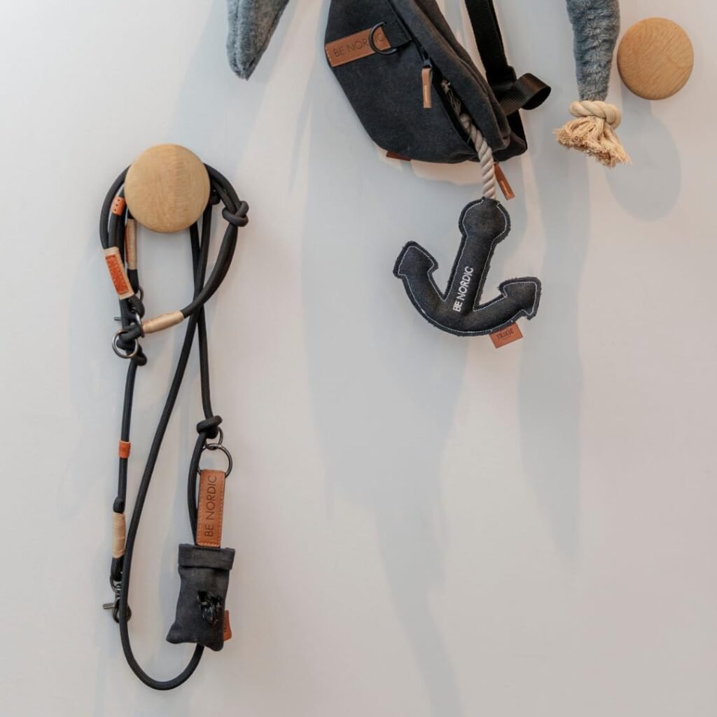 TRIXIE Hochwertige Hundeleine NORDIC V – 2 m verstellbare Leine für kleine bis mittelgroße Hunde, Schwarz/Sand 1 51 F6HA jML. AC SL1080 1 Hundeweltte Die besten Hundeprodukte & Haustierangebote